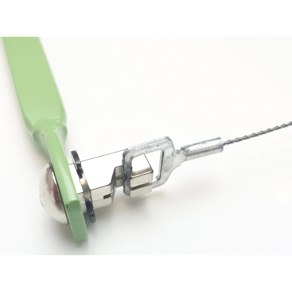 Blade locking mechanism on the Japanese Free-Way Coping Saw