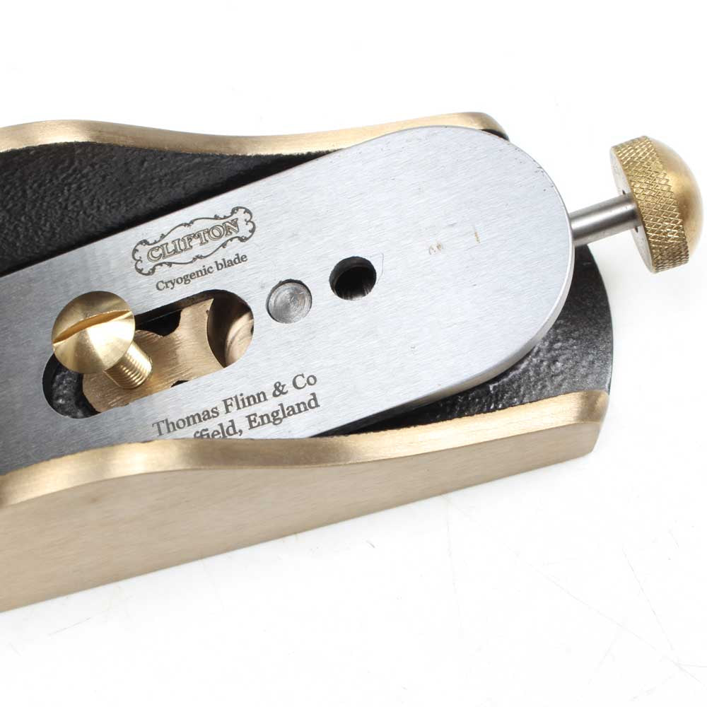 Blade seated on the Norris Style Blade adjustment mechanism.