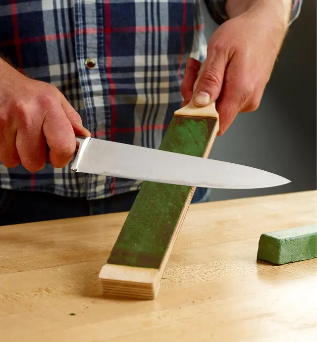 Sharpening kitchen knife on the Veritas Strop