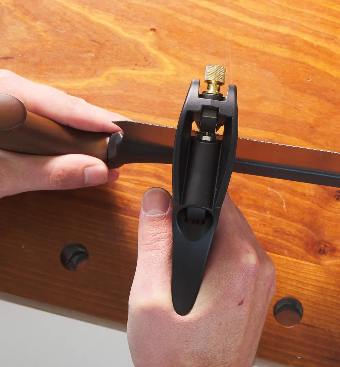 Veritas Saw Set being used to set the teeth on a dovetail saw.