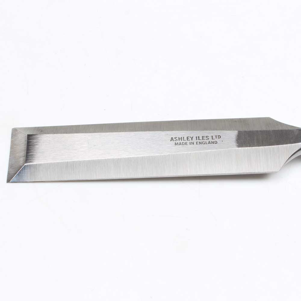 Close up view of bevel edged blade on the Ashley Iles MK2 Bevel Edge 
