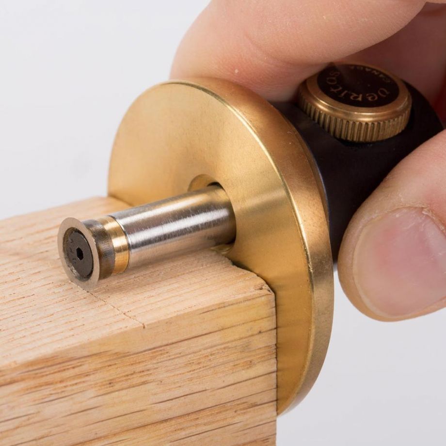 Veritas Micro-Adjust Wheel Marking Gauge scribing line into wood