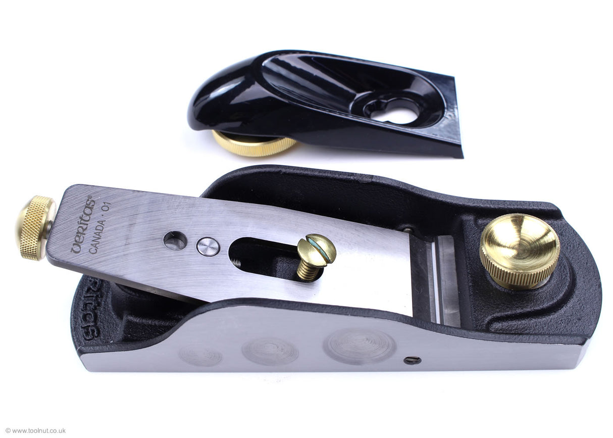 View of how the blade fits into the veritas block plane 
