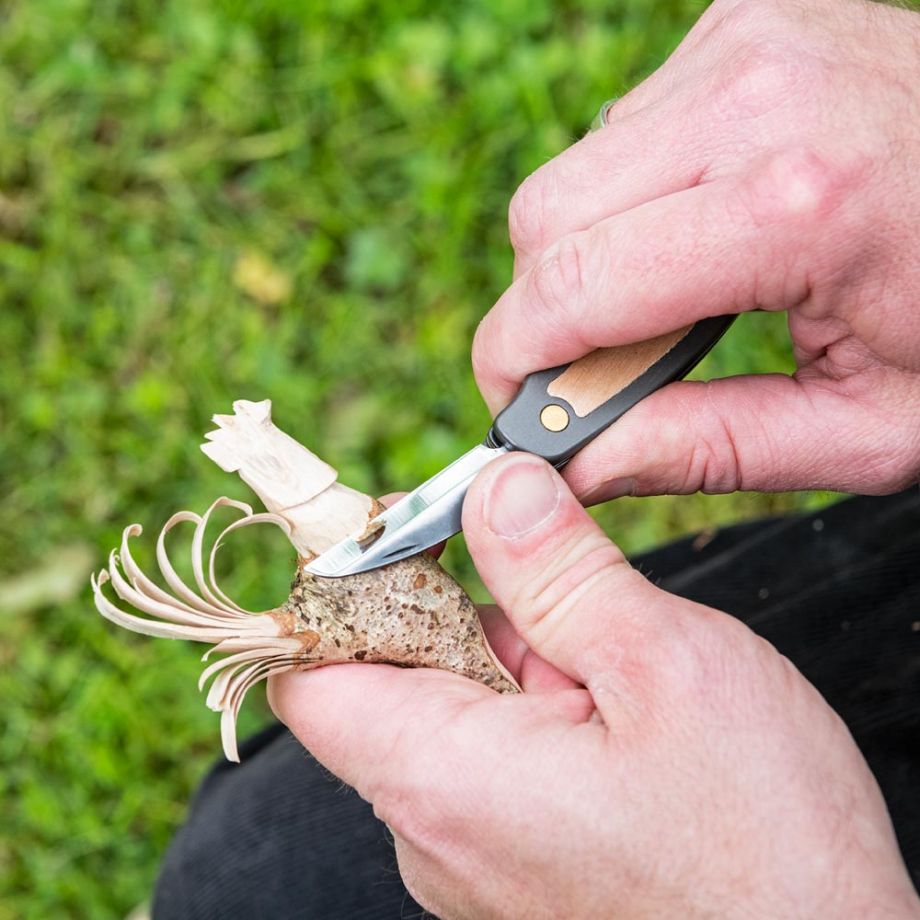 Wood Carver Whittling with the Flexcut Tri Jack Pro